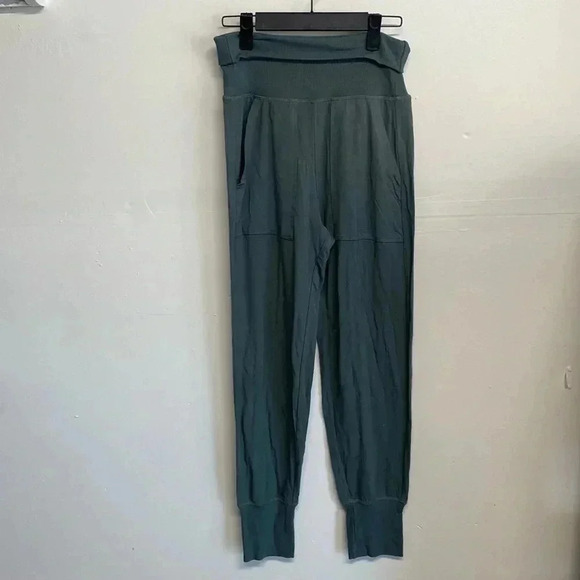 aerie Pants - Aerie lightweight green sweats size small